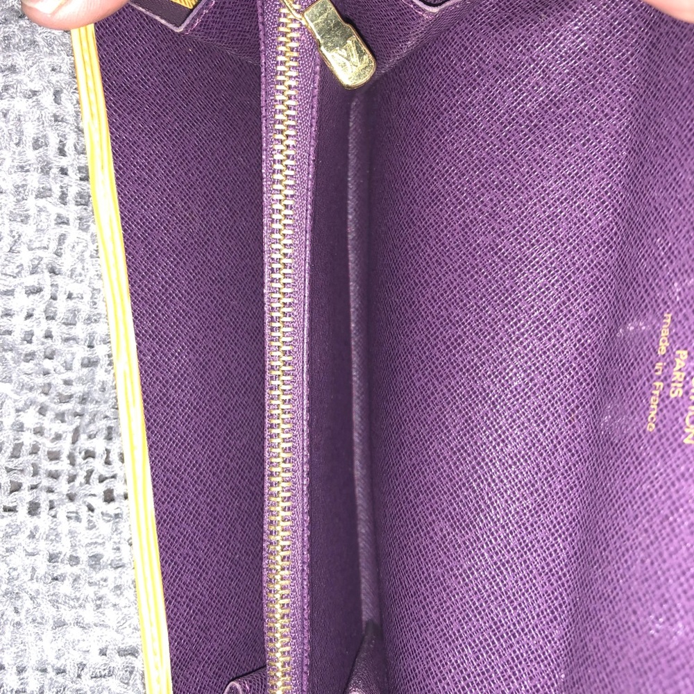 💯 Authentic Louis Vuitton EPI Sarah Wallet - Picture 3 of 3
